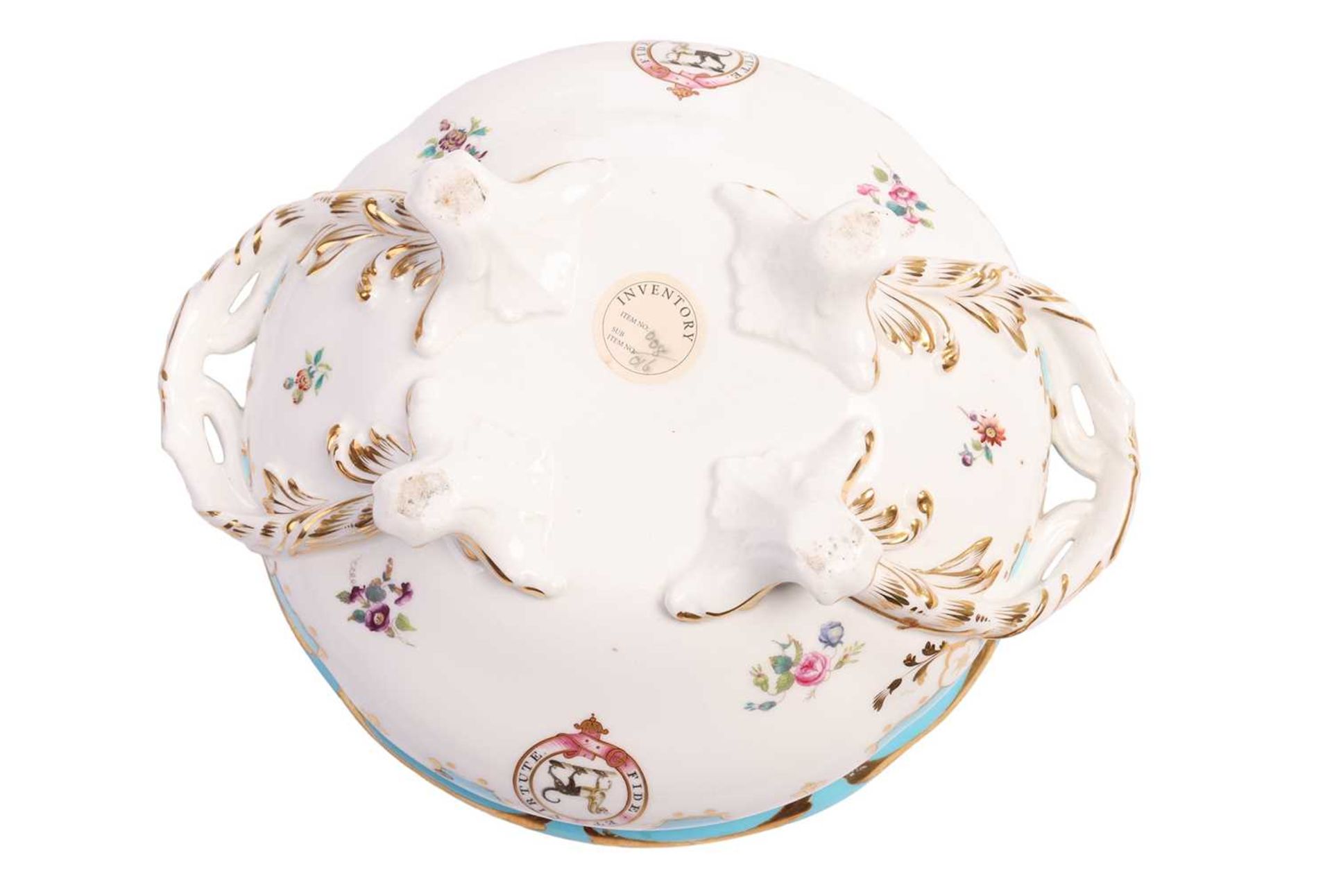 An extensive 19th century part dinner service, bearing an armorial crest with 'Fide et Virtute' to t - Image 7 of 8