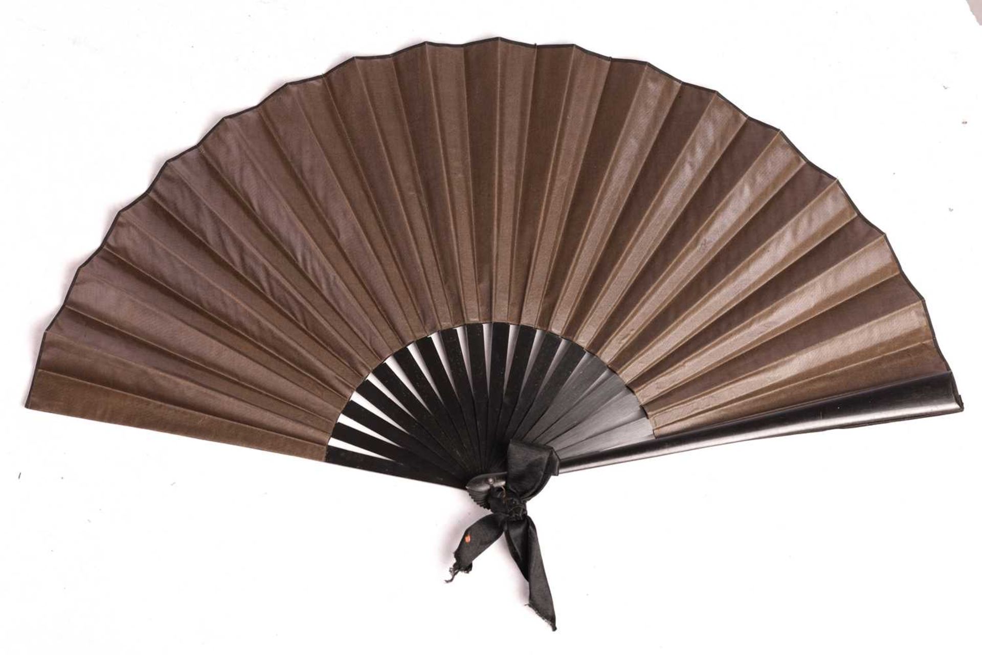 A collection of ten late 19th and early 20th century fans, Japanese, Chinese and European, including - Image 4 of 15