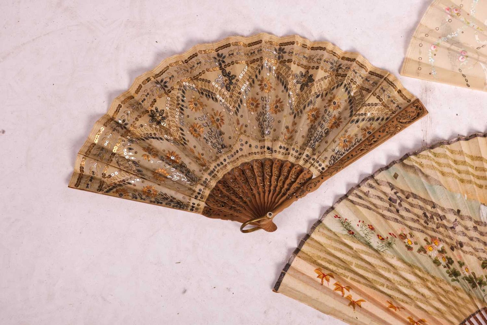 A collection of ten late 19th and early 20th century fans, Japanese, Chinese and European, including - Image 8 of 15