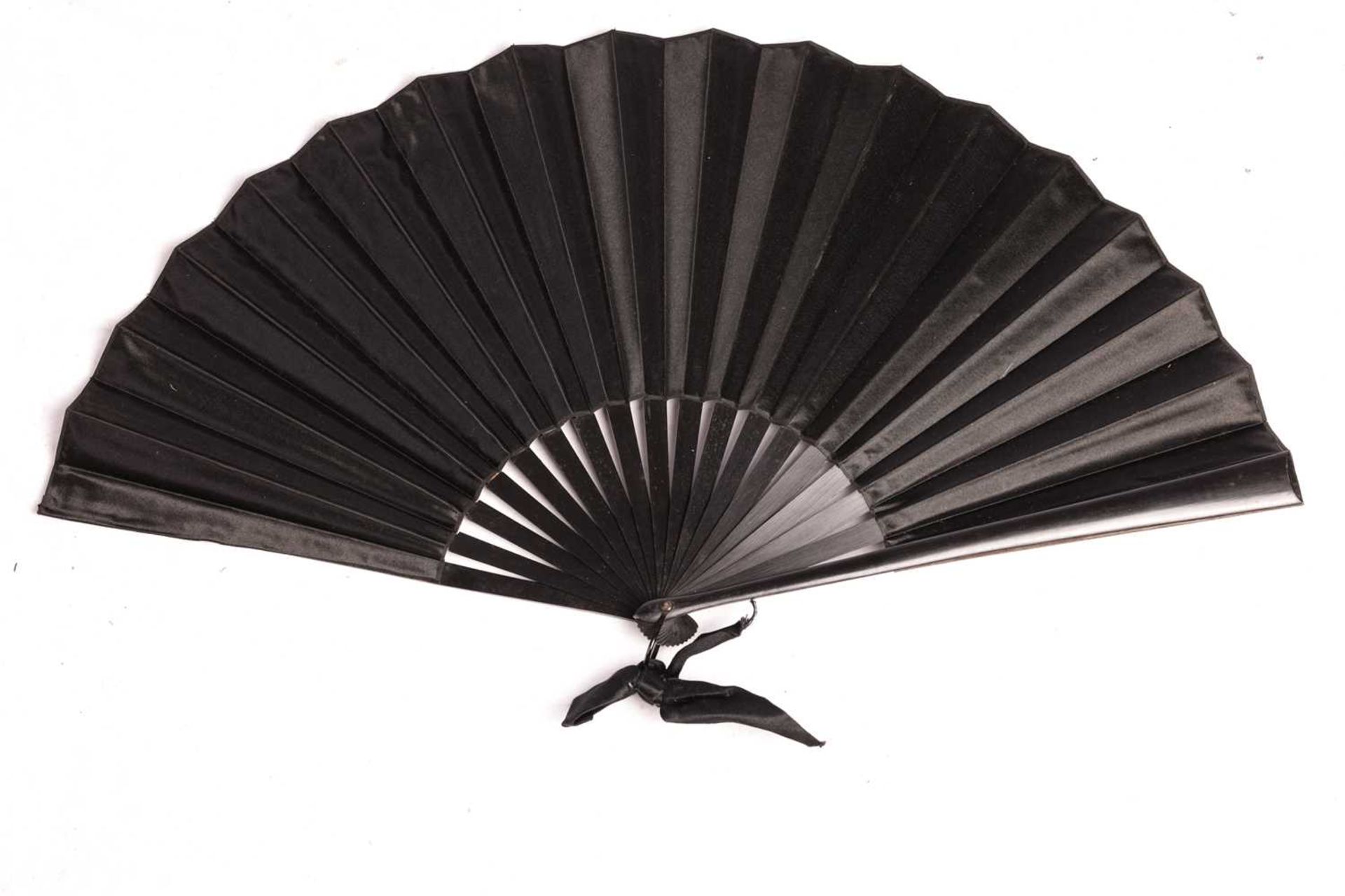 A collection of ten late 19th and early 20th century fans, Japanese, Chinese and European, including - Image 3 of 15