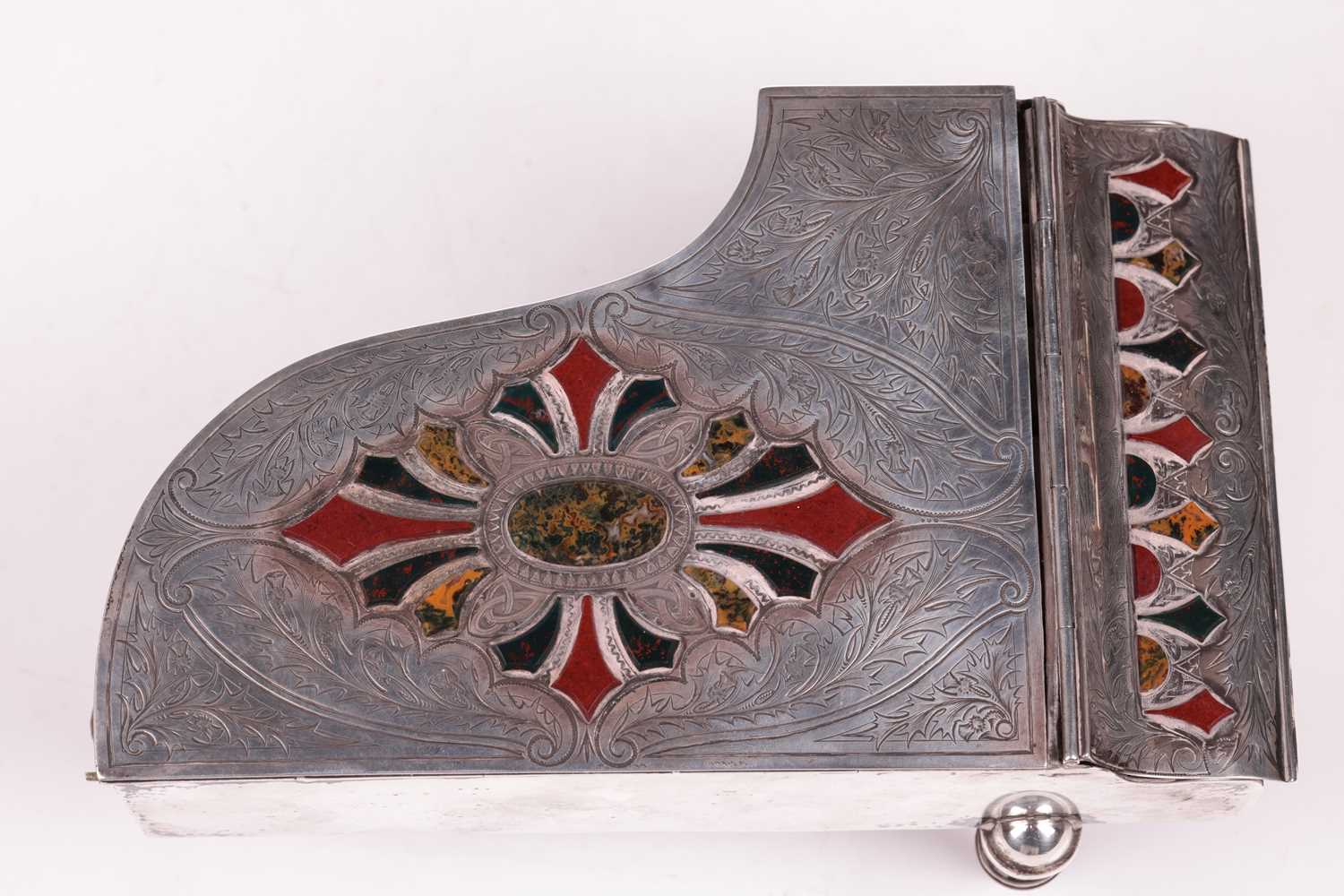 A late Victorian Scottish silver mounted jewellery box in the form of a grand piano. The lid and hin - Bild 6 aus 11