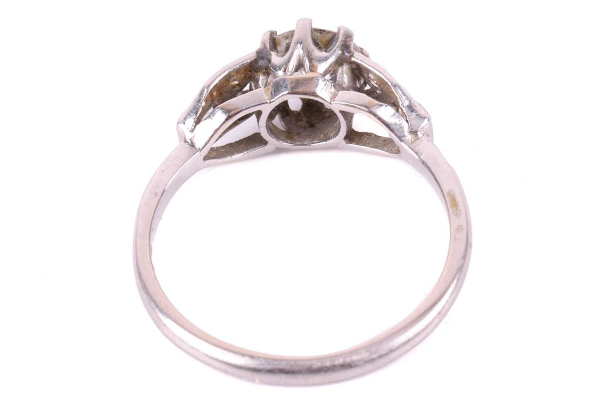 An old cut diamond solitaire ring with diamond set shoulders, circa 1920s, featuring a round old cut - Image 4 of 5