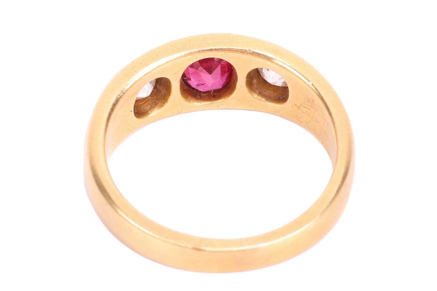 A ruby and diamond three-stone gypsy ring, centred with an oval-cut ruby in deep pinkish-red colour, - Bild 4 aus 4