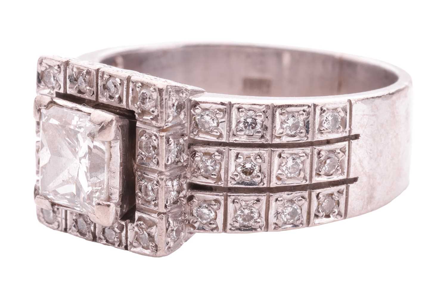 A princess-cut diamond cluster ring, featuring a princess-cut diamond with an estimated weight of 0. - Image 4 of 4