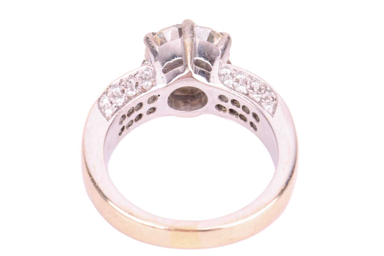 A diamond solitaire ring with diamond set shoulders, featuring a 3.02ct round brilliant cut diamond  - Image 4 of 5