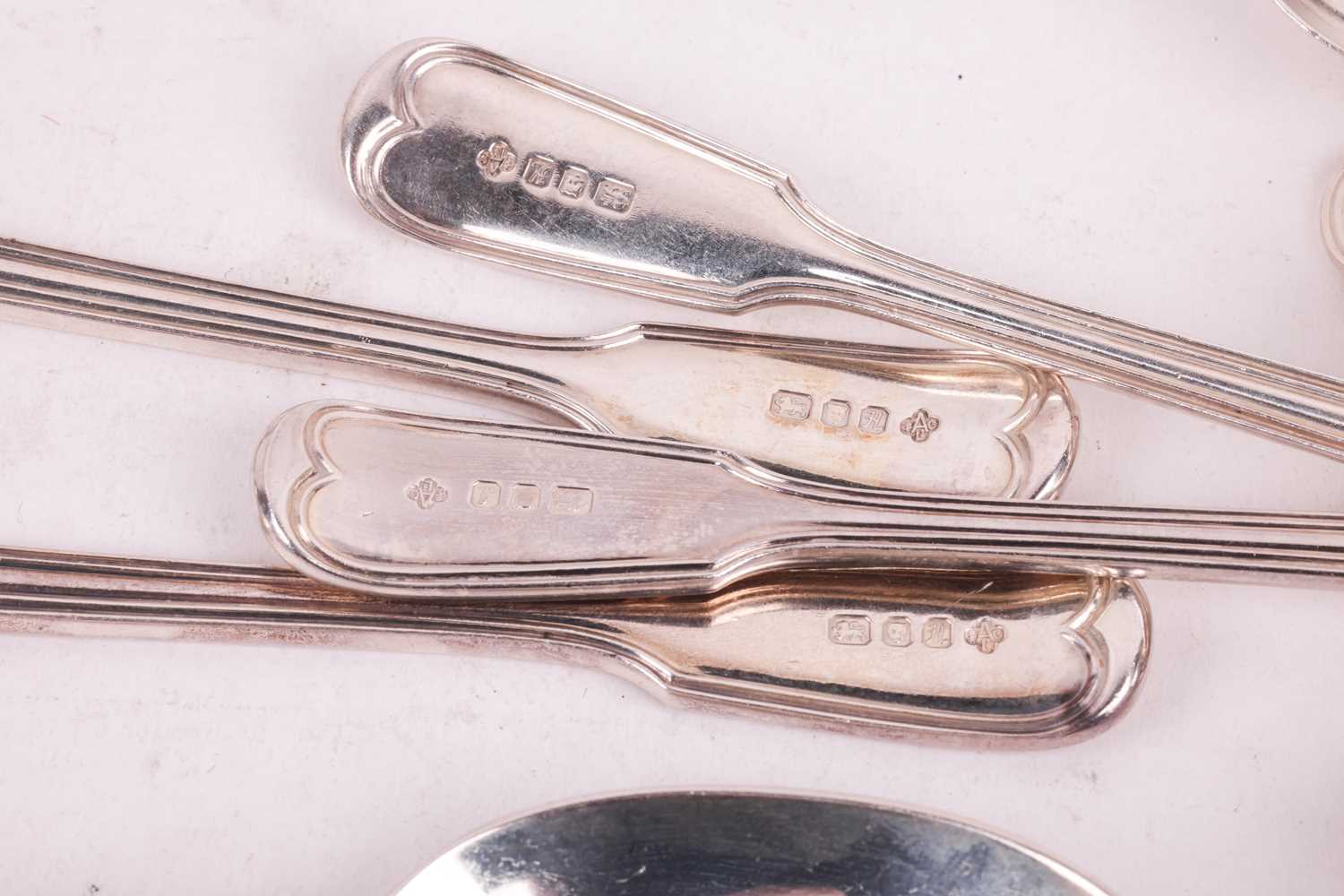Asprey silver service for twelve place settings in the fiddle and tread pattern, composite dates, ea - Image 5 of 6