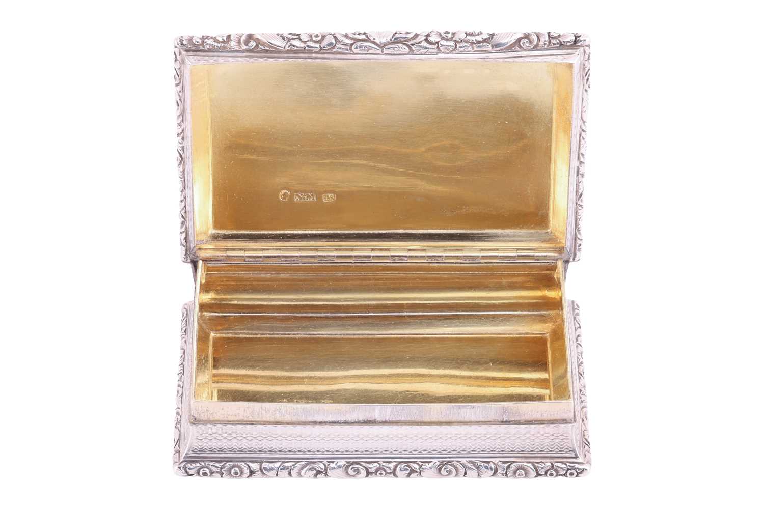 A William IV silver table snuff box by Nathaniel Mills, Birmingham 1837, of bevelled rectangular for - Bild 6 aus 8