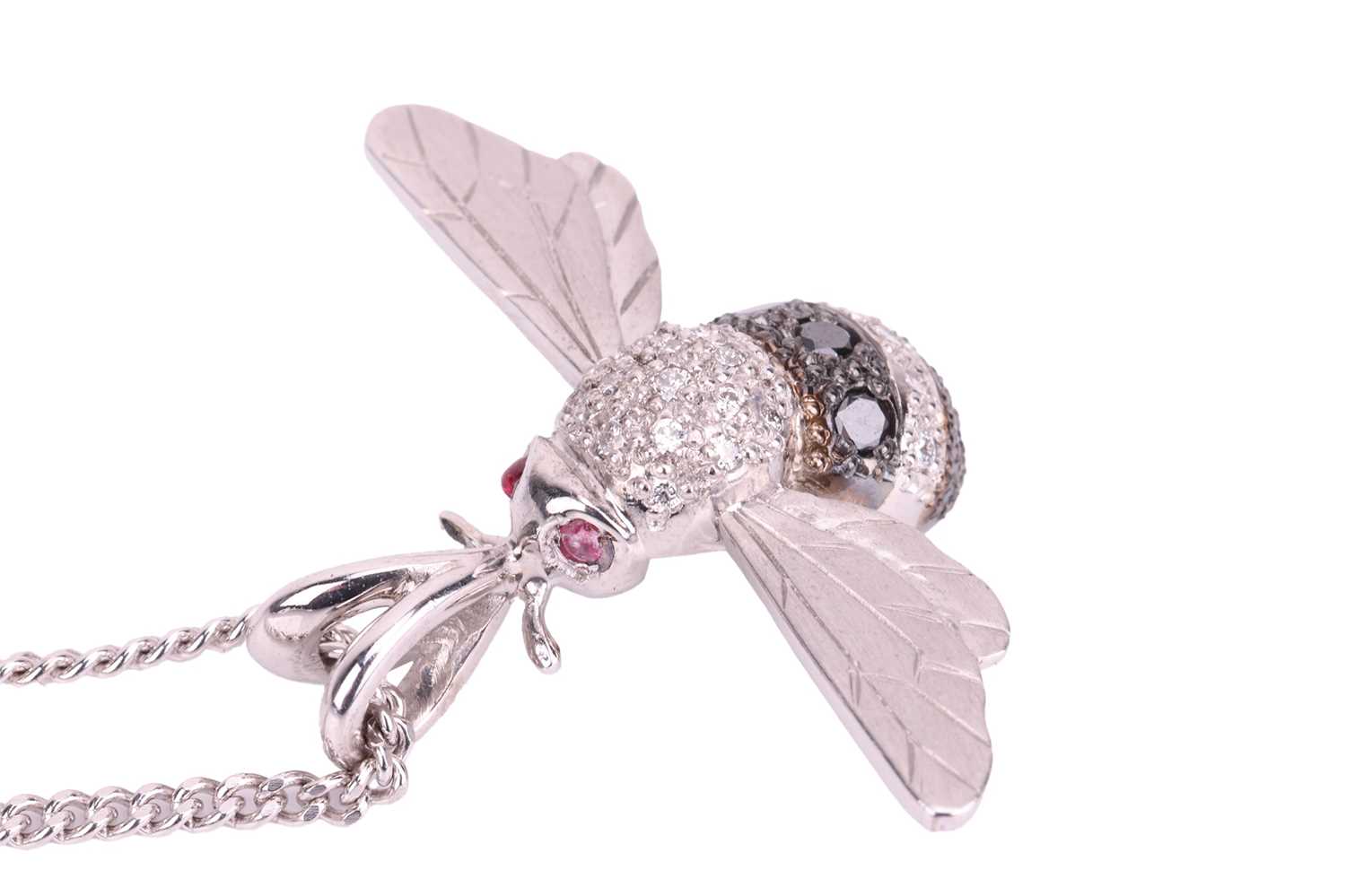 An 18ct white gold and diamond-set bee pendant on chain, sculpted as a realistic bee, thorax encrust - Image 2 of 4