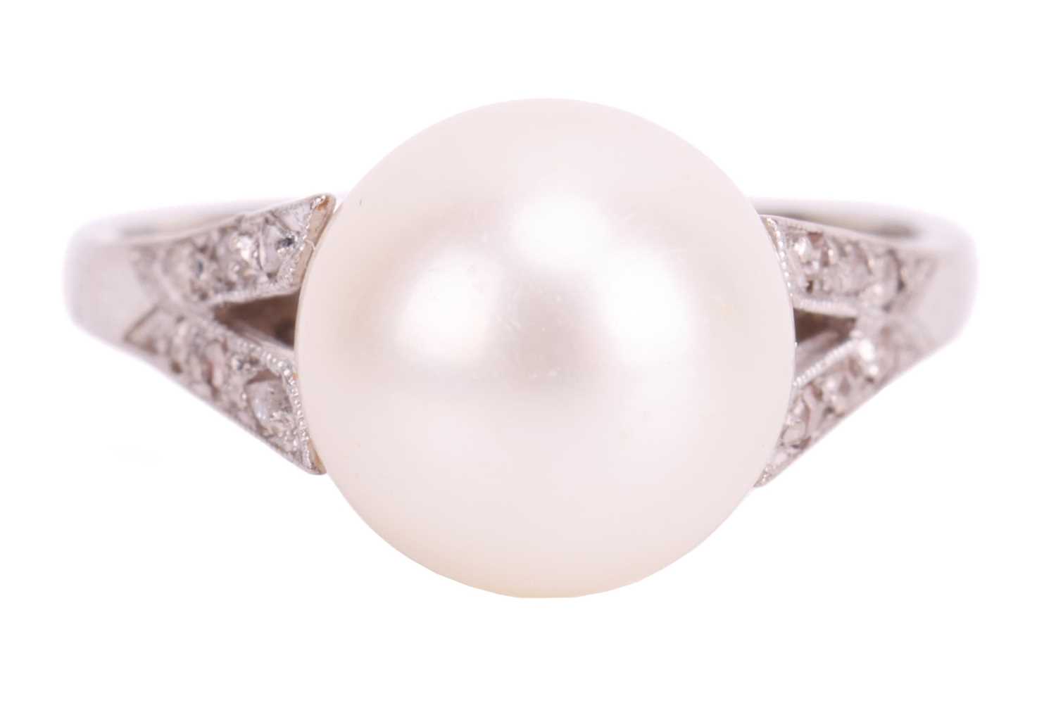A cultured pearl dress ring, mounted with a round cultured pearl of 8.6 mm, white body colour with a
