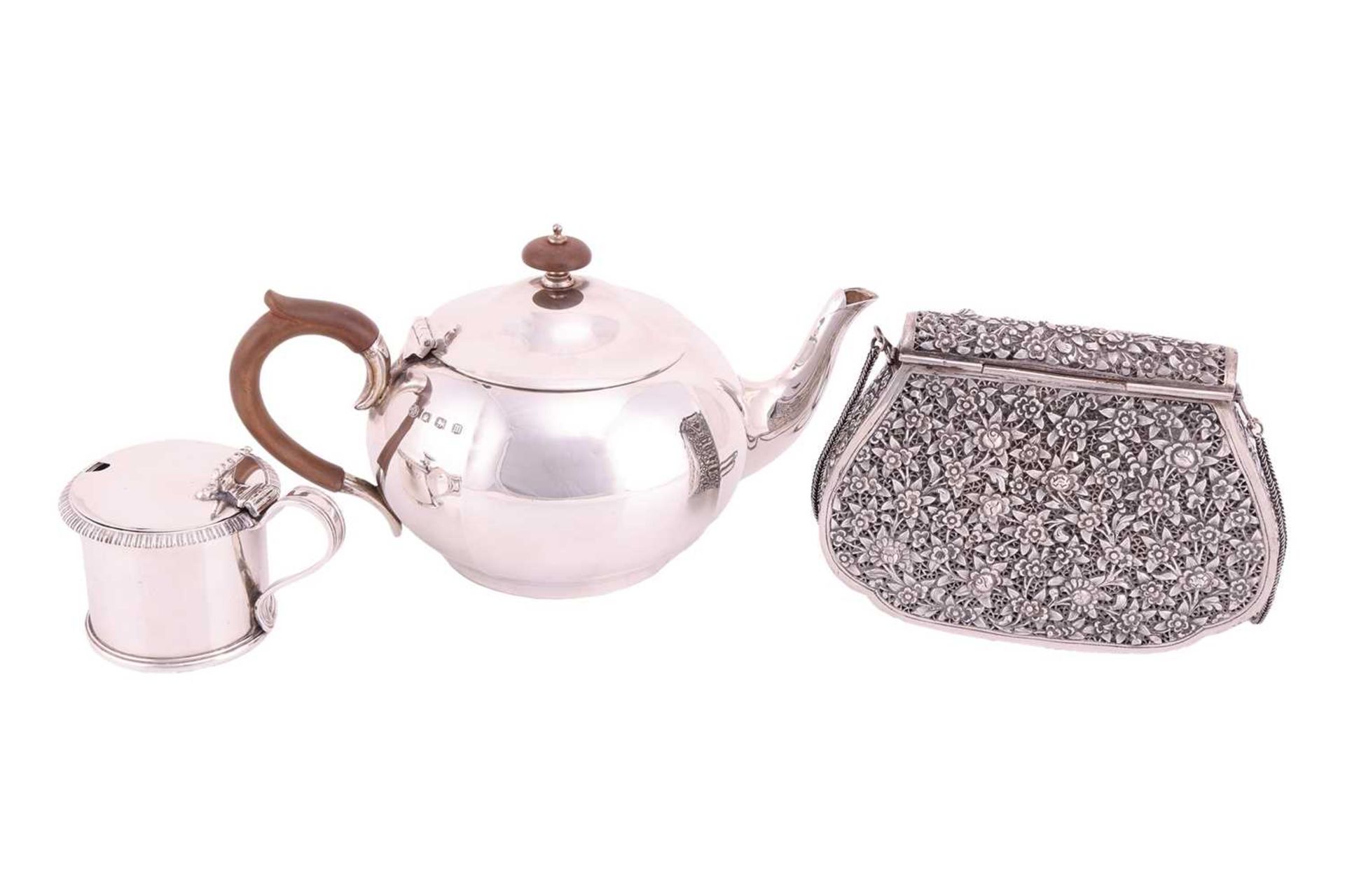 A silver teapot, circular panelled form with fruitwood handle and knop finial to domed cover. Sheffi - Image 2 of 8