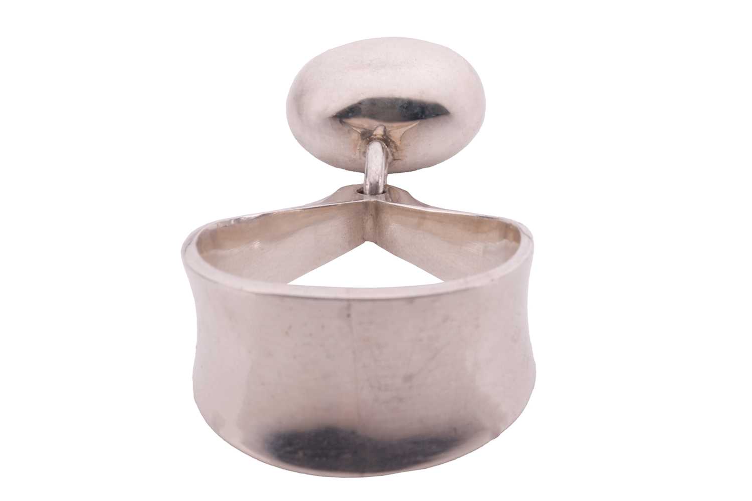 Georg Jensen - 'Pod' ring, dangling with a hollow egg-shaped charm attached to a concave ring band,  - Image 3 of 3
