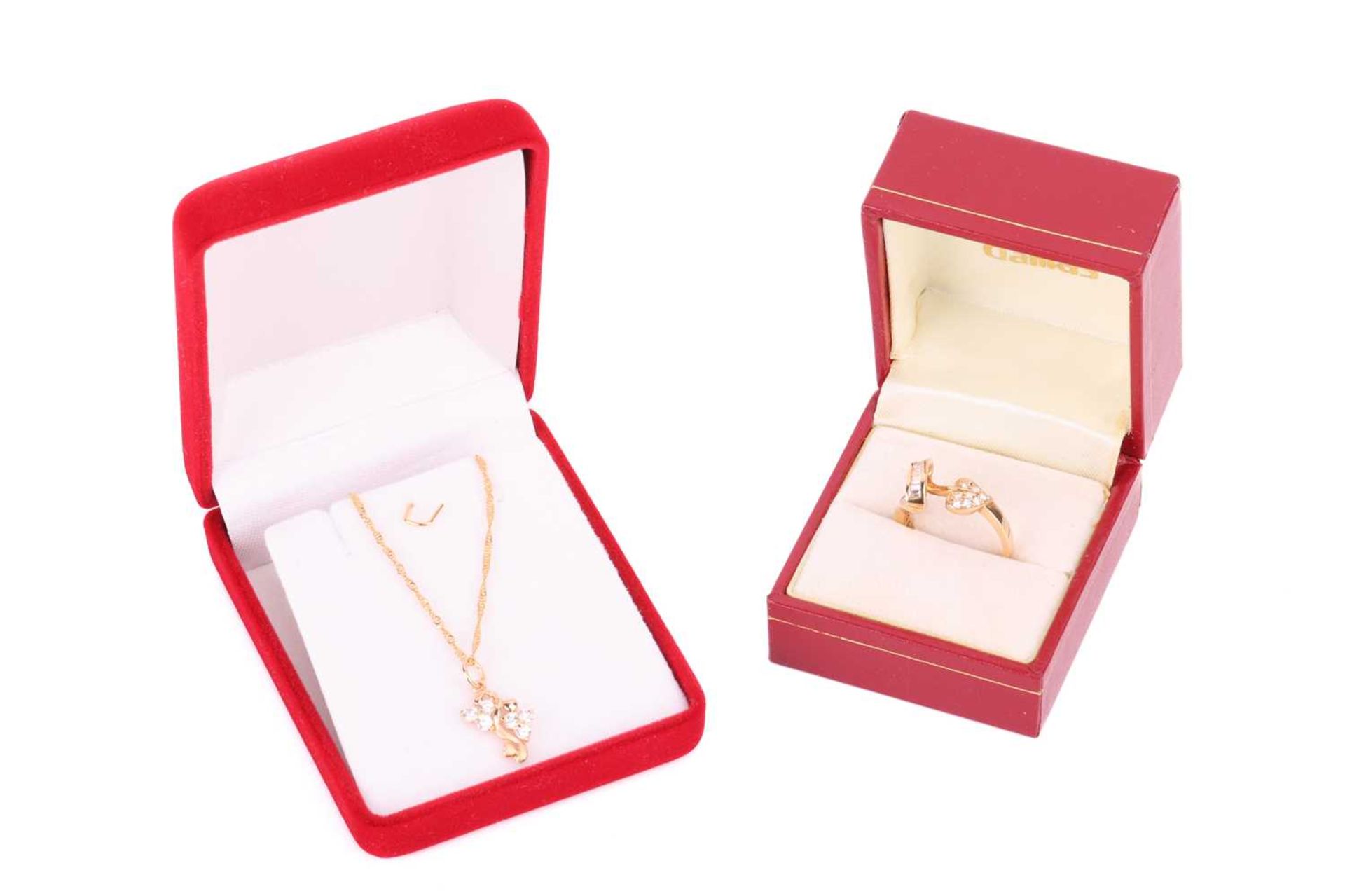 A cubic zirconia leaf ring and a cubic zirconia pendant necklace; the ring set with CZ in a curling  - Image 8 of 8