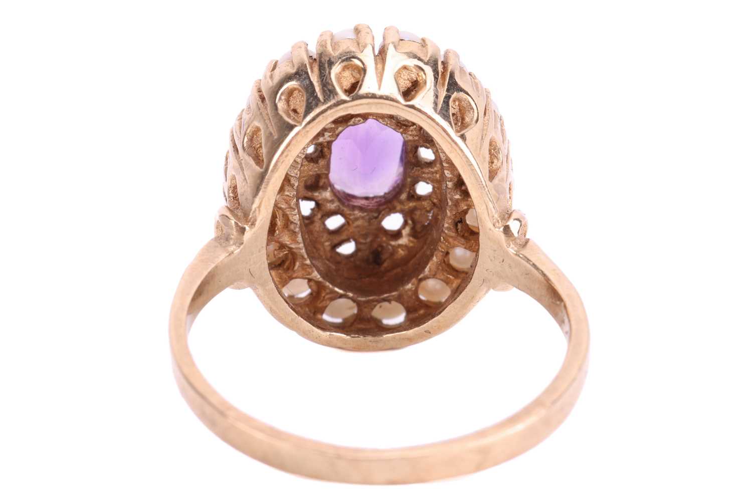 An amethyst and seed pearl cluster ring, featuring an oval cut amethyst measuring 7 x 5 x 3.5mm, in  - Image 4 of 4