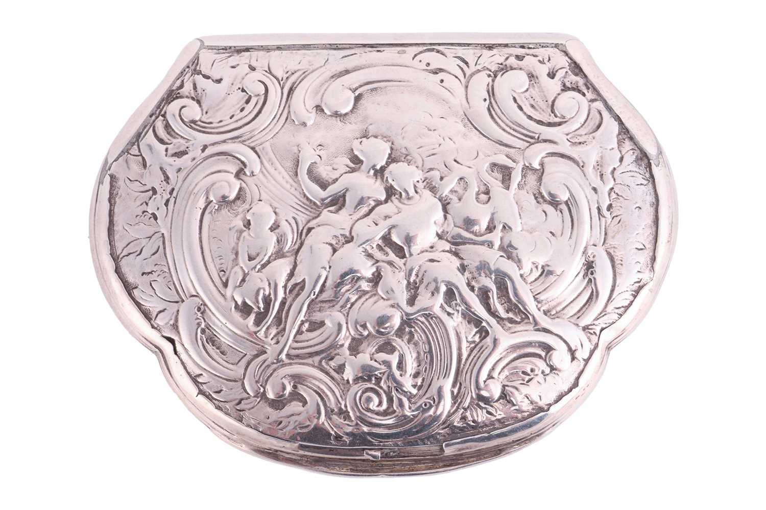 A Continental white metal snuff box of cartouche shape, circa 1740, cover chased with figures resemb - Image 3 of 7