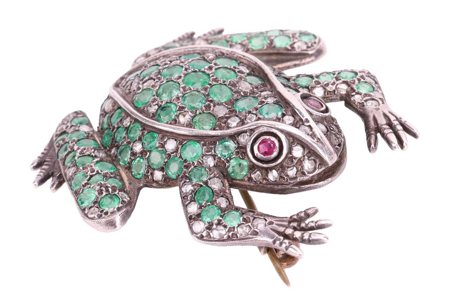 A frog brooch set with emeralds, diamonds and rubies, sculpted in a resting position, body covered w - Bild 2 aus 5