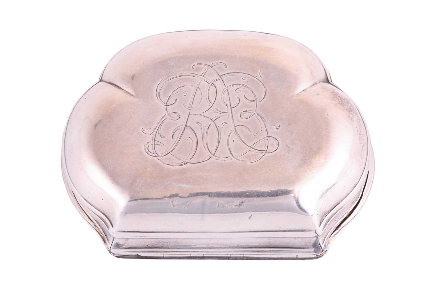 A Continental white metal snuff box of cartouche shape, circa 1740, cover chased with figures resemb - Image 7 of 7