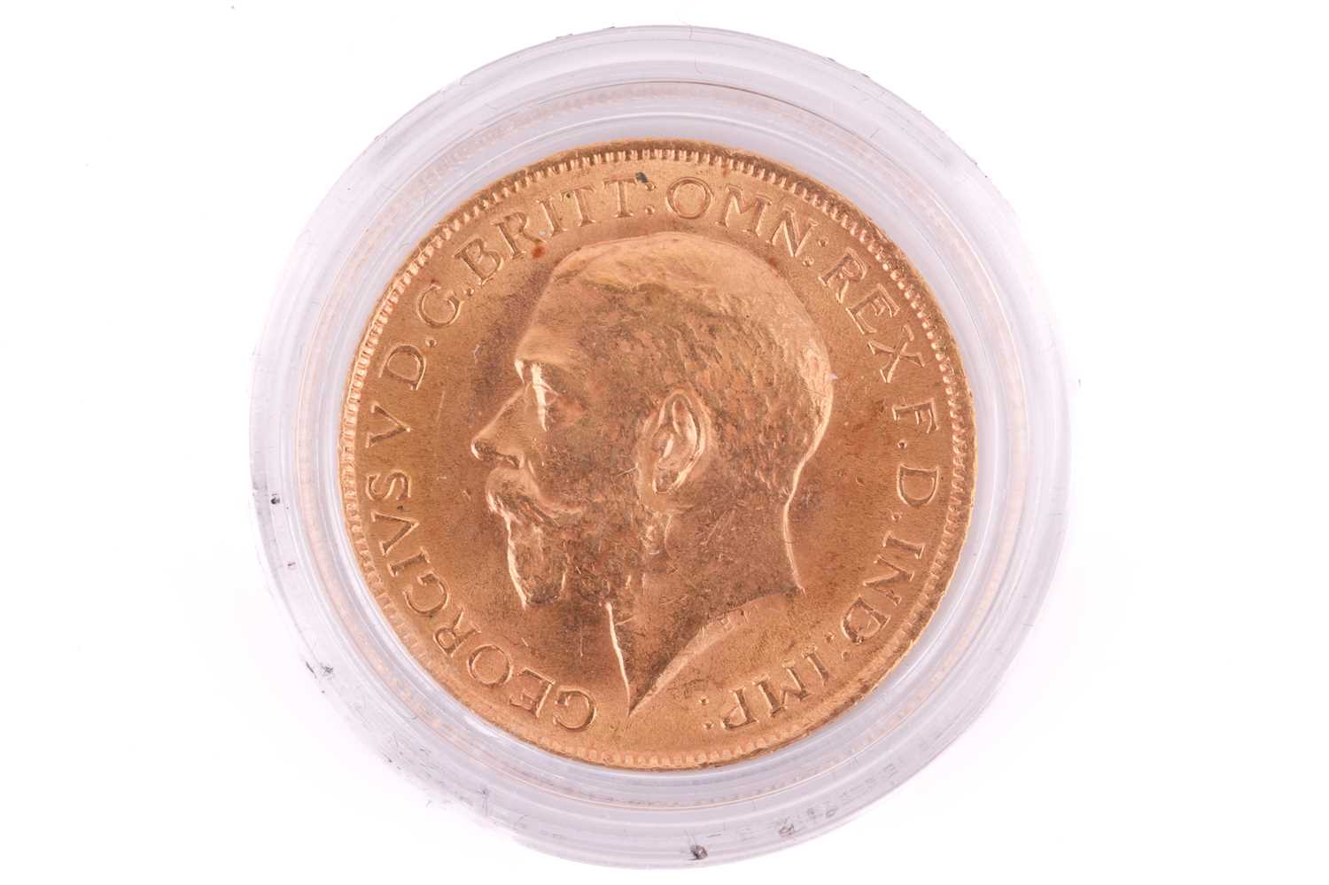 A 1915 George V Full-Sovereign with a plastic case, circulated. - Image 2 of 2