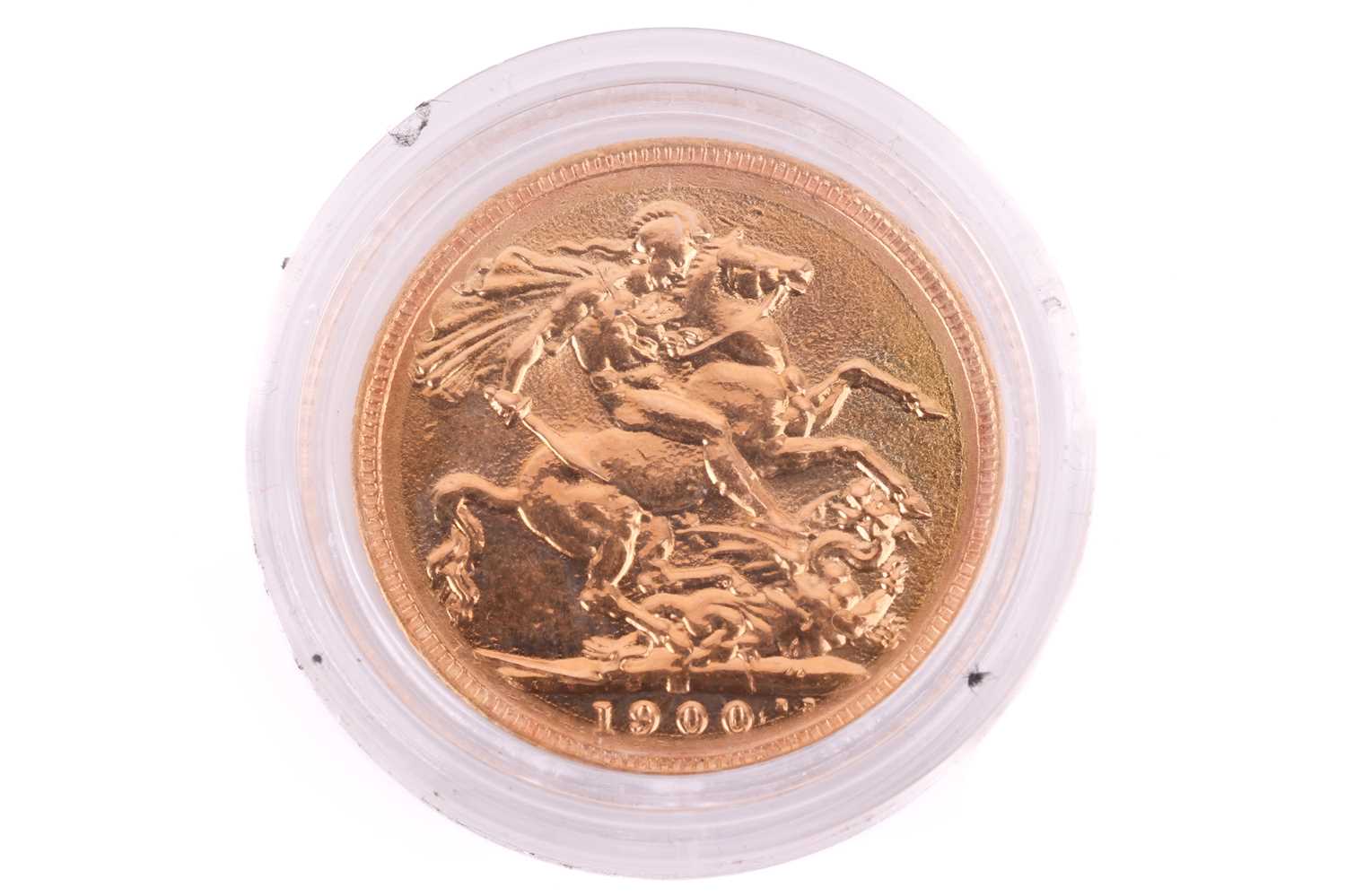 A 1900 Victoria 'Old head' Full-Sovereign shield back with a plastic case, circulated.