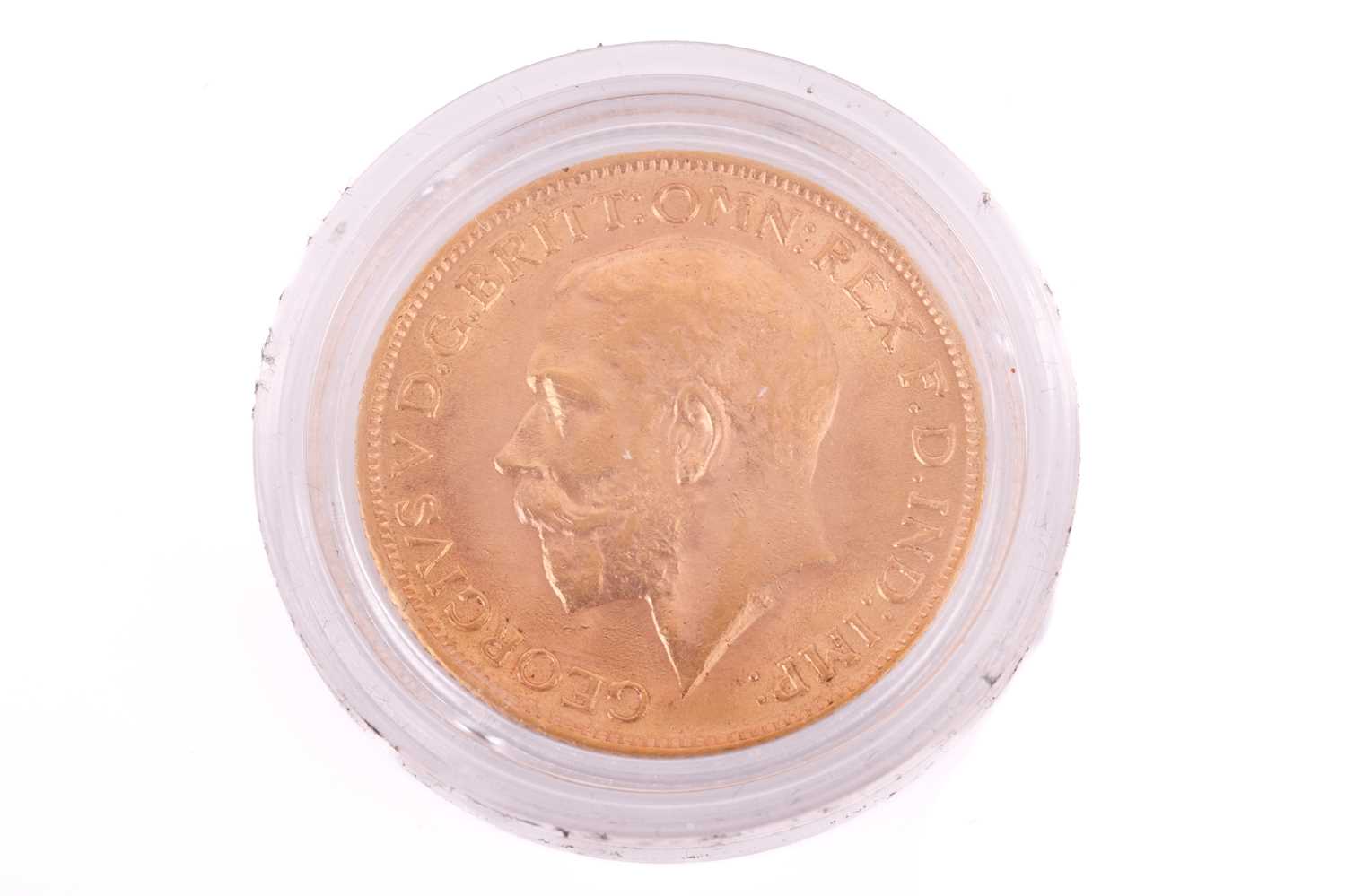 A 1914 George V Full-Sovereign with a plastic case, circulated. - Image 2 of 2