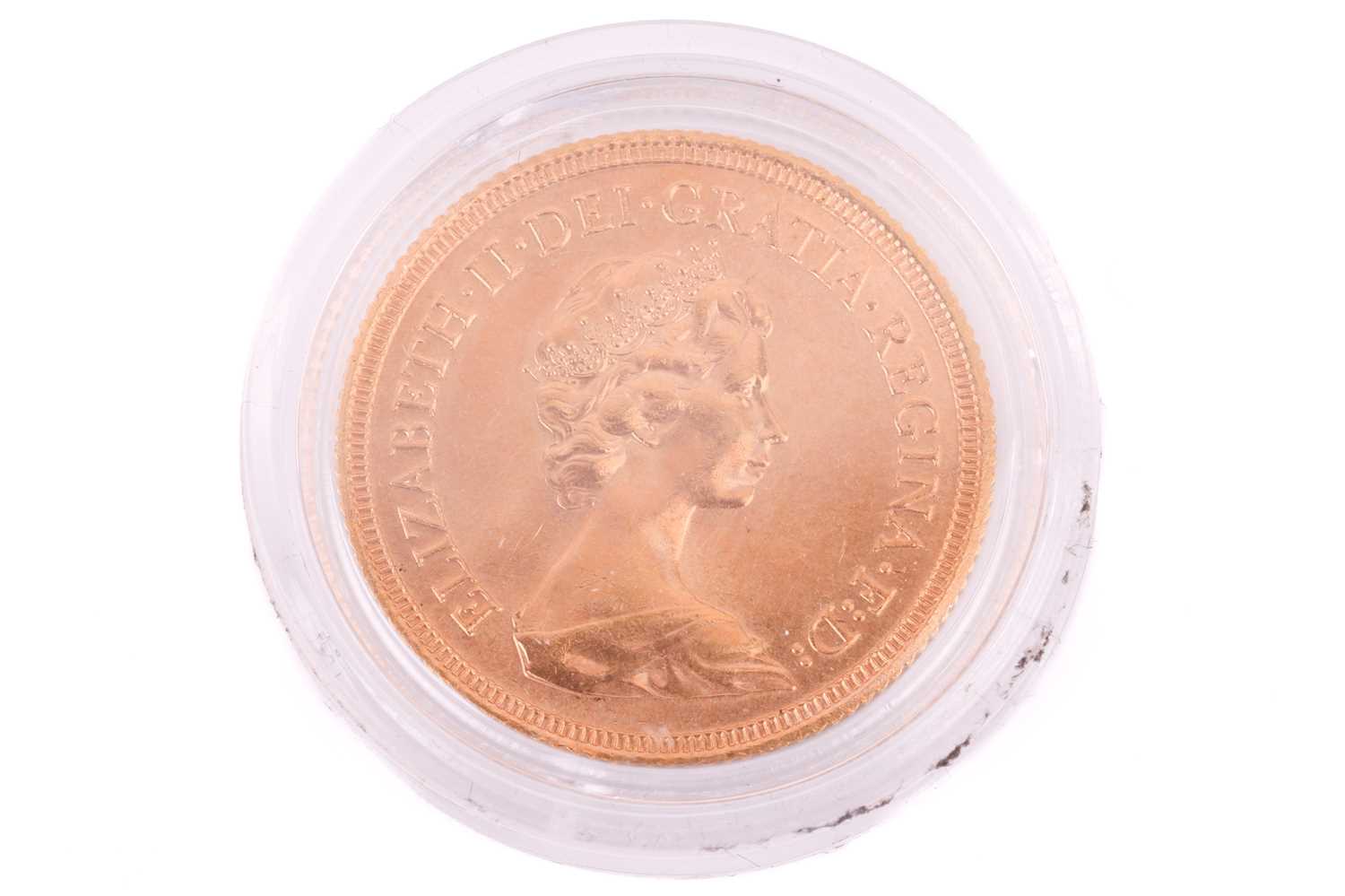 A 1976 Elizabeth II Full-Sovereign with a plastic case, circulated. - Image 2 of 2