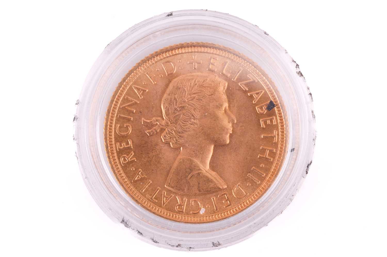 A 1958 Elizabeth II Full-Sovereign with a plastic case, circulated. - Image 2 of 2