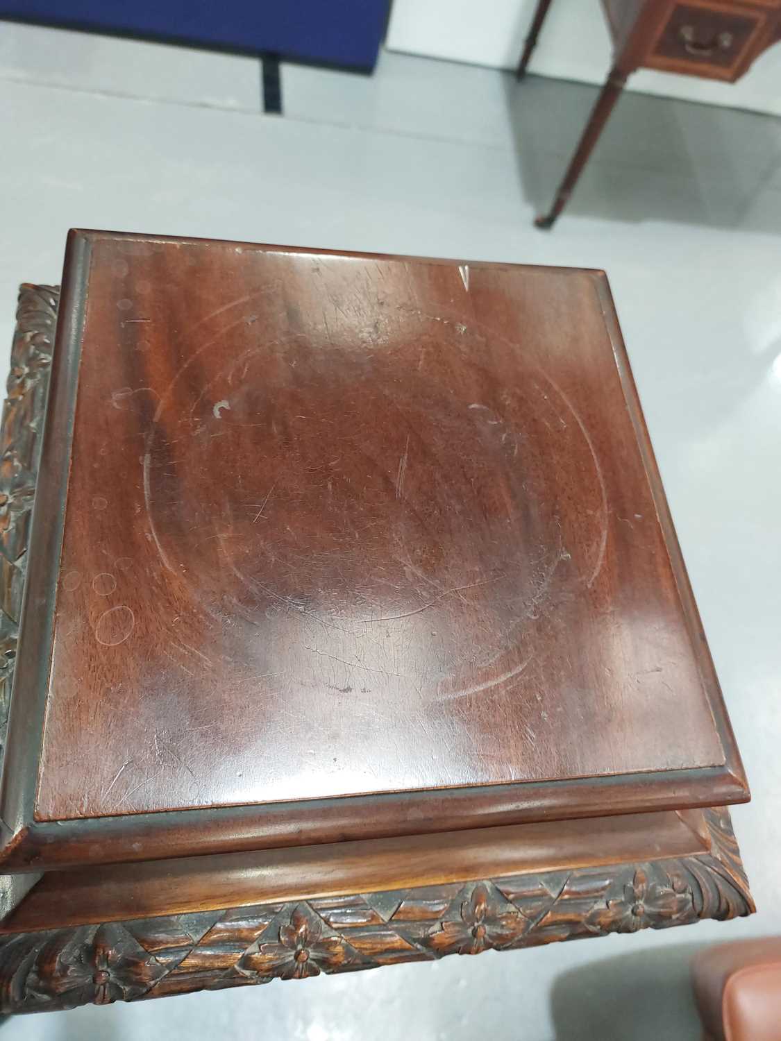 An Edwardian mahogany square section pedestal of Neo-Classical form with decorative carved and mould - Image 5 of 16