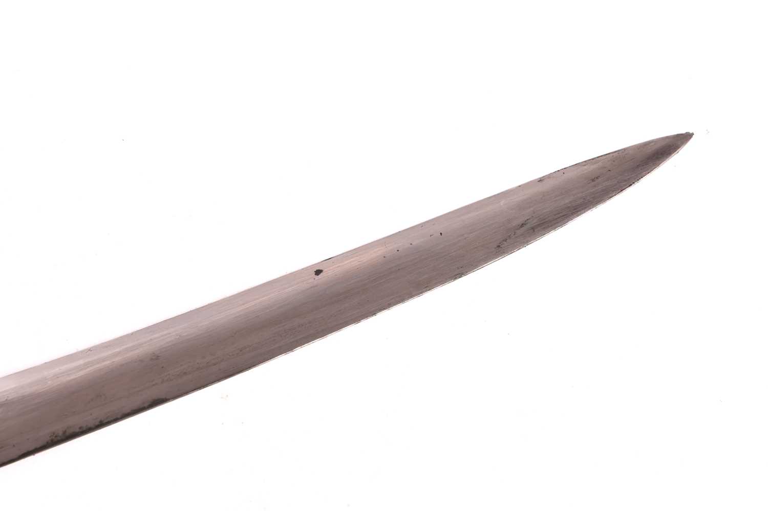 A British 1853 pattern 2nd pattern yatagan bayonet, the hilt marked RMFA 50. - Image 11 of 18
