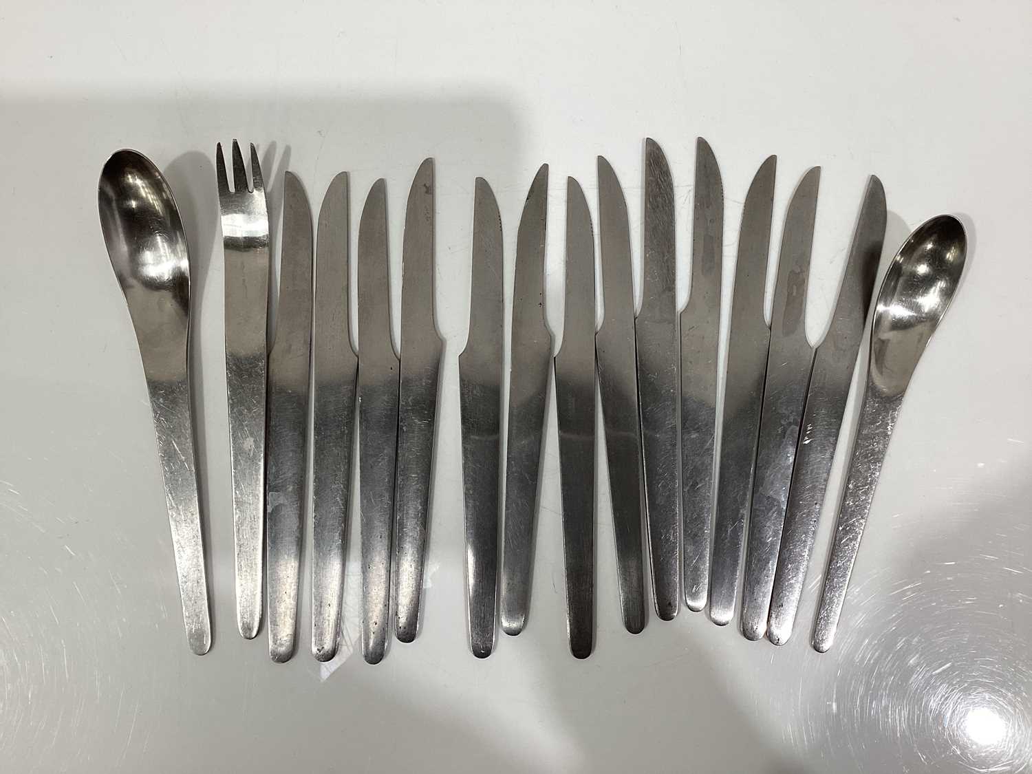 Arn Jacobsen for Anton Michelsen, a stainless steel cutlery suite, comprising twenty-two dinner fork - Image 15 of 18