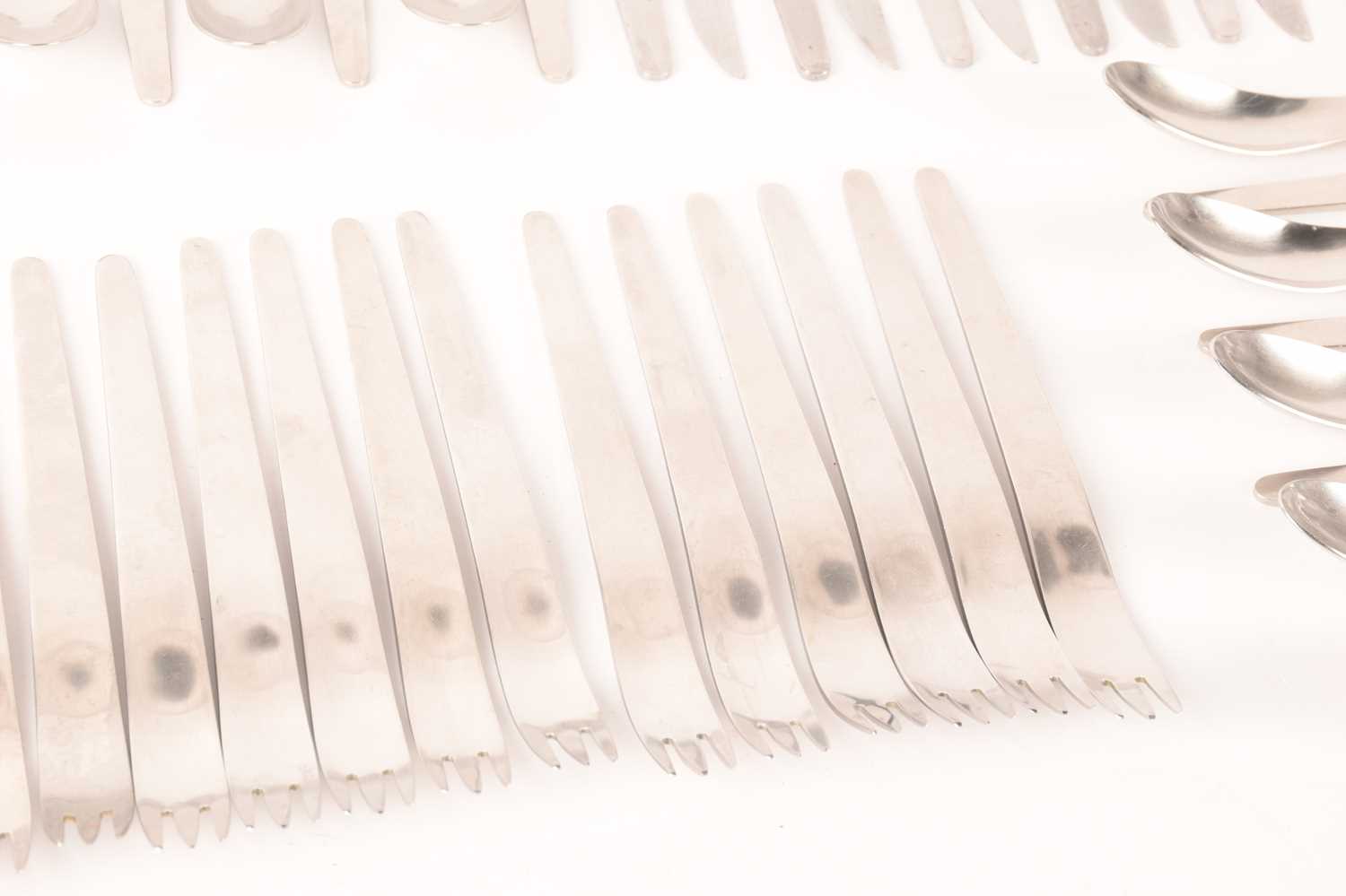 Arn Jacobsen for Anton Michelsen, a stainless steel cutlery suite, comprising twenty-two dinner fork - Image 7 of 18