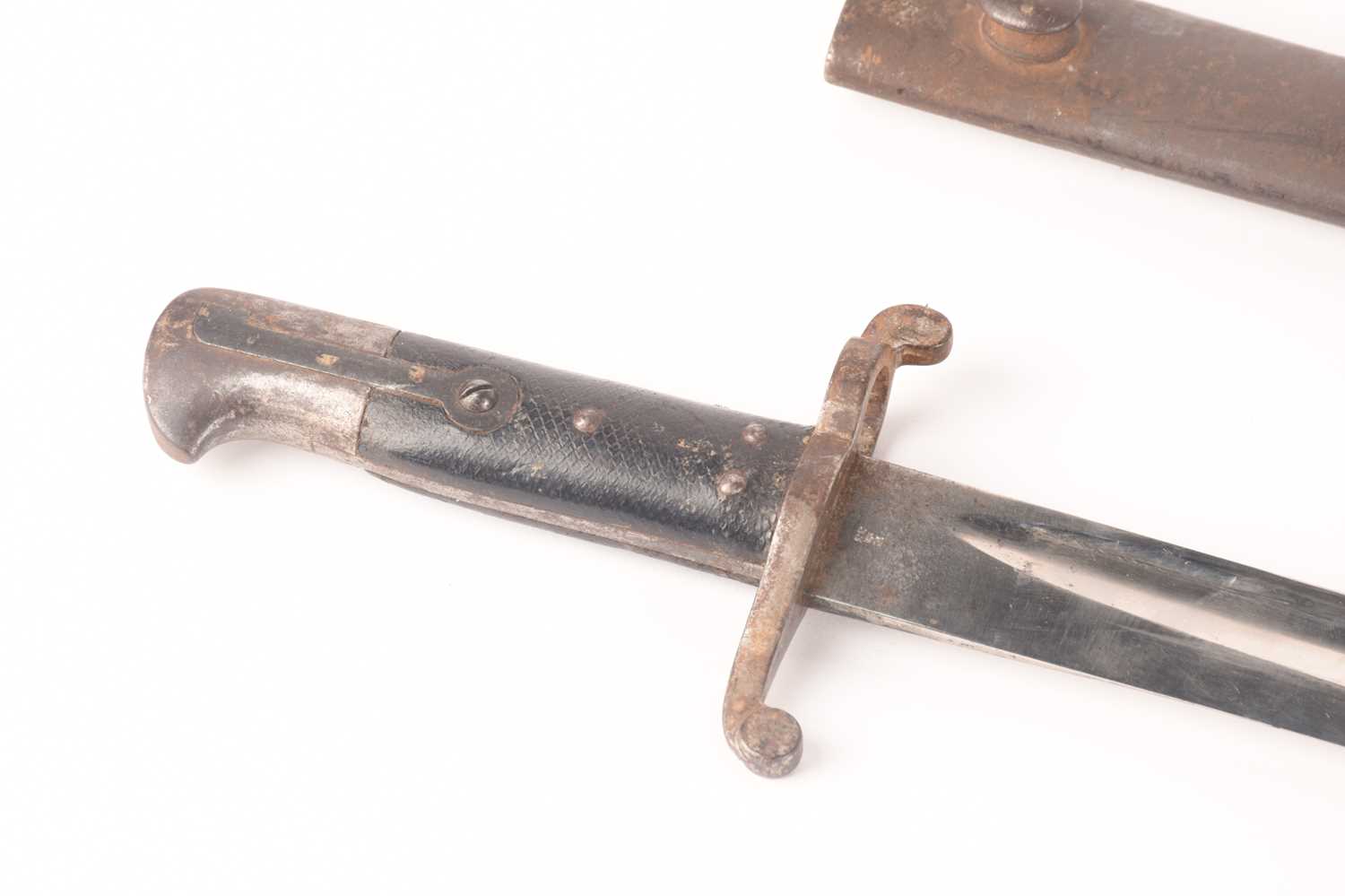 A British 1853 pattern 2nd pattern yatagan bayonet, the hilt marked RMFA 50. - Image 6 of 18
