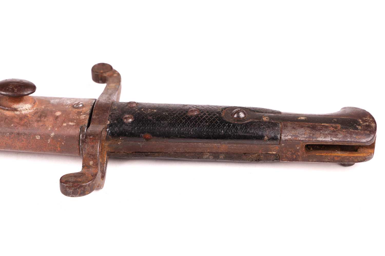 A British 1853 pattern 2nd pattern yatagan bayonet, the hilt marked RMFA 50. - Image 9 of 18