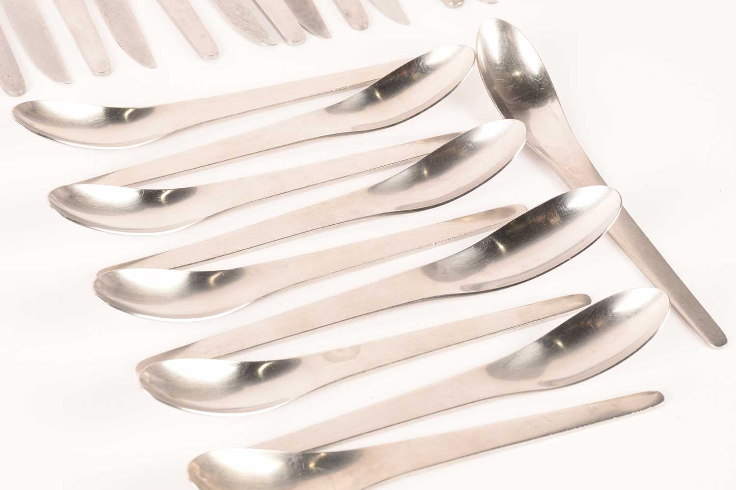 Arn Jacobsen for Anton Michelsen, a stainless steel cutlery suite, comprising twenty-two dinner fork - Image 5 of 18