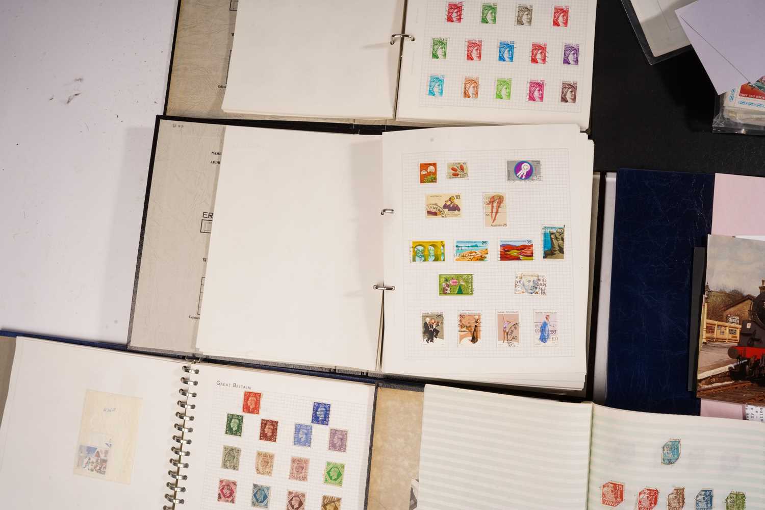 A large quantity of First Day Covers, collector's stamps, used stamps (GB and all world), and other  - Image 20 of 24