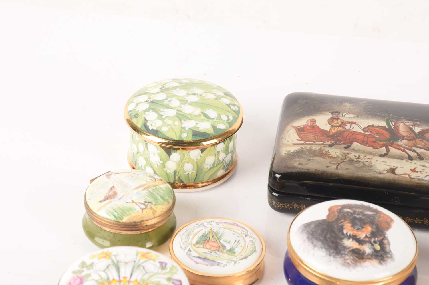 A collection of enamel trinket boxes from a variety of makers and Russian lacquer box with a troika  - Image 2 of 12