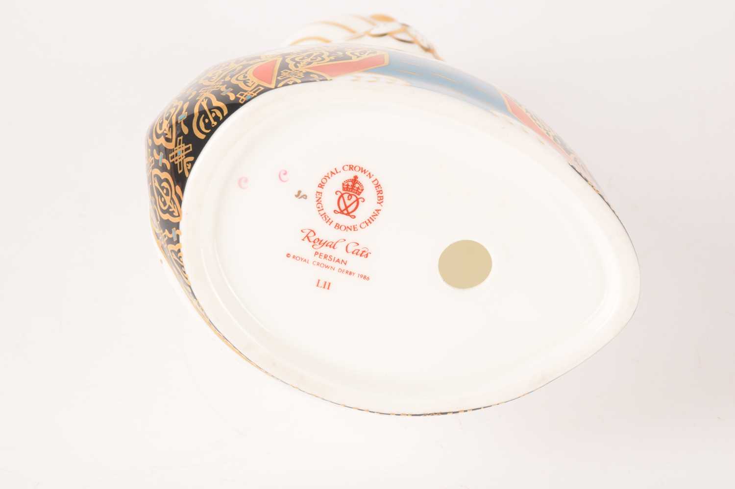 A collection of Royal Crown Derby Royal Cats comprising a pair of Siamese, a Burmese, a Persian, and - Bild 6 aus 14