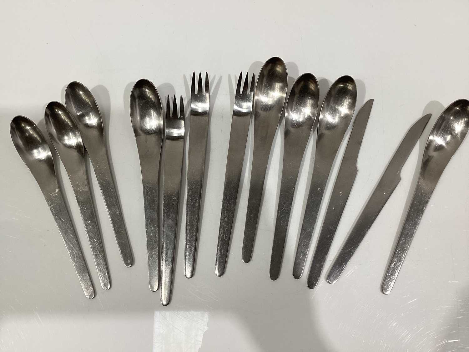 Arn Jacobsen for Anton Michelsen, a stainless steel cutlery suite, comprising twenty-two dinner fork - Image 11 of 18