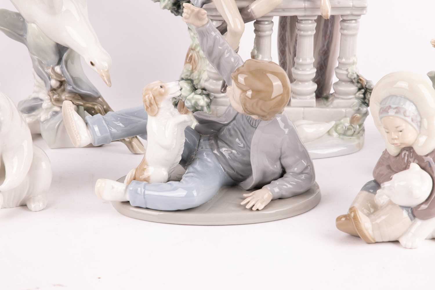 A collection of eight Lladro figurines comprising Sunday in the park, the serenade, a boy with dog,  - Image 7 of 27