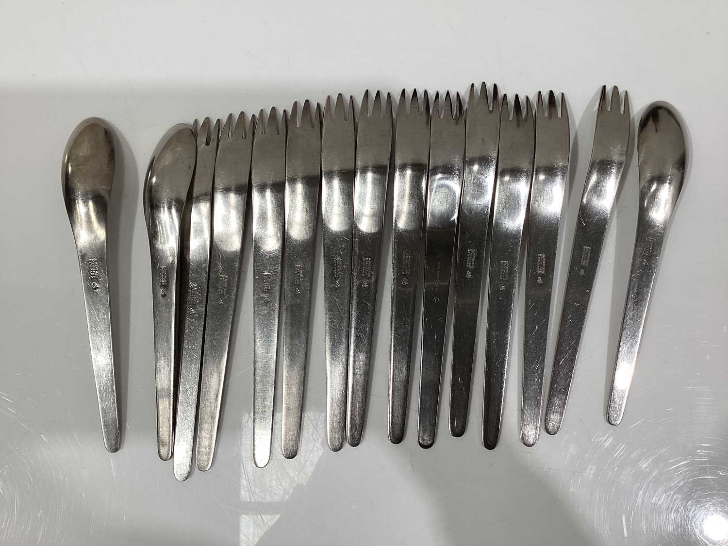 Arn Jacobsen for Anton Michelsen, a stainless steel cutlery suite, comprising twenty-two dinner fork - Image 18 of 18