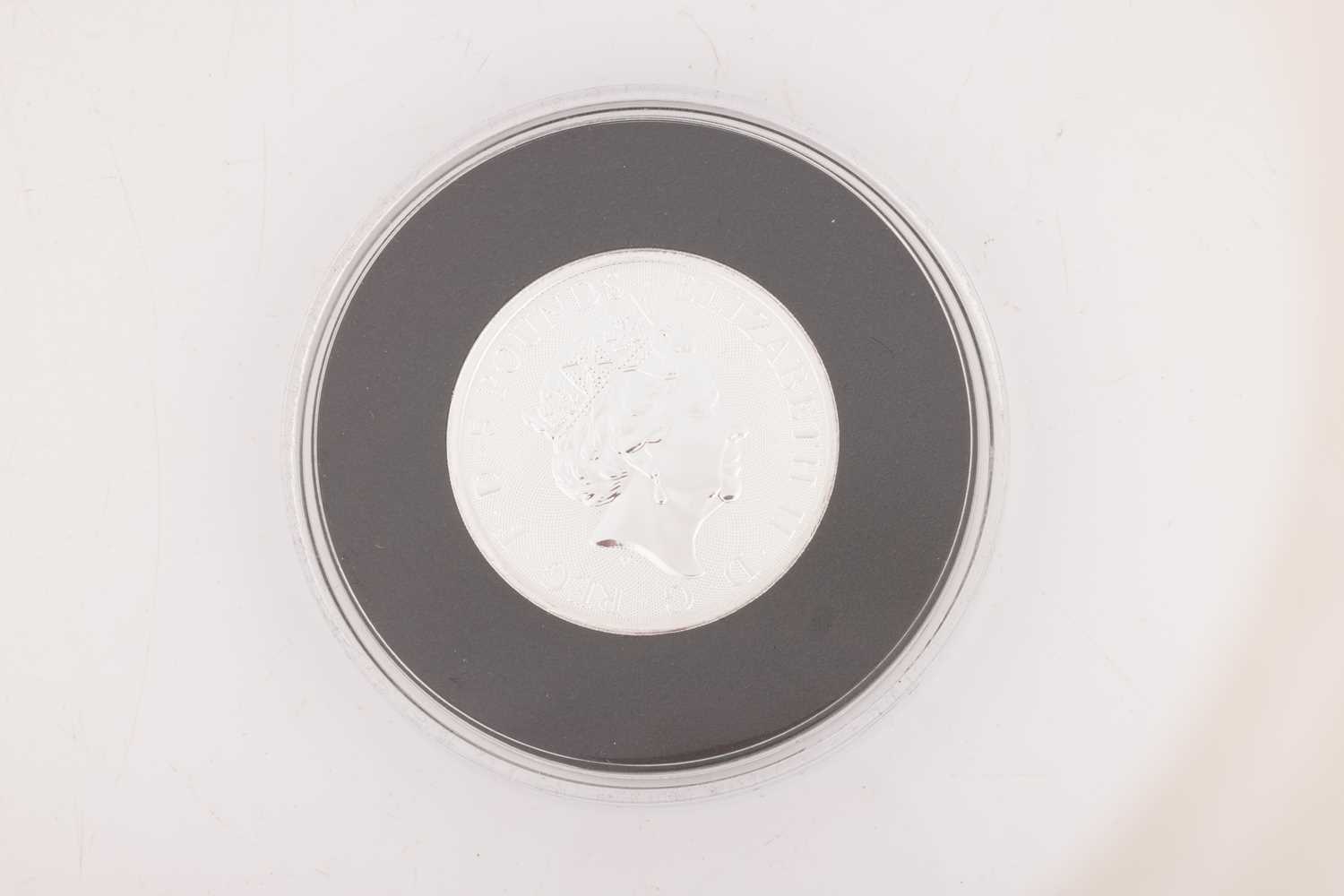 An Elizabeth II Commonwealth 1/4oz proof coin, 2022, an Elizabeth II Black Bull of Clarence 2oz silv - Bild 9 aus 12