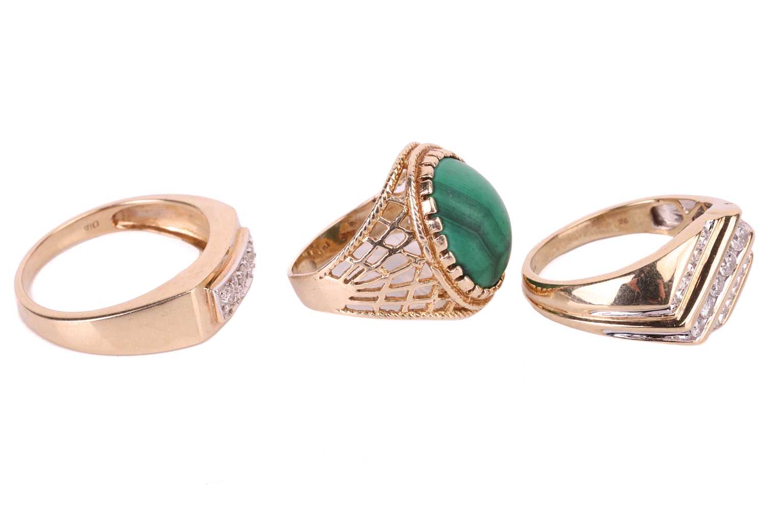 A collection of three 9ct yellow gold rings comprising a malachite-set dress ring, the malachite cab - Image 2 of 4