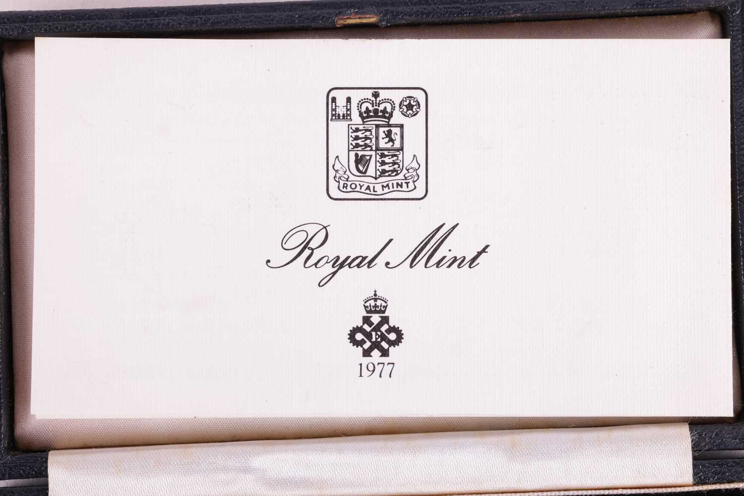 A Royal Mint Two-coin commemorative proof set, 1981, comprising a gold-proof sovereign and a Royal M - Image 4 of 5