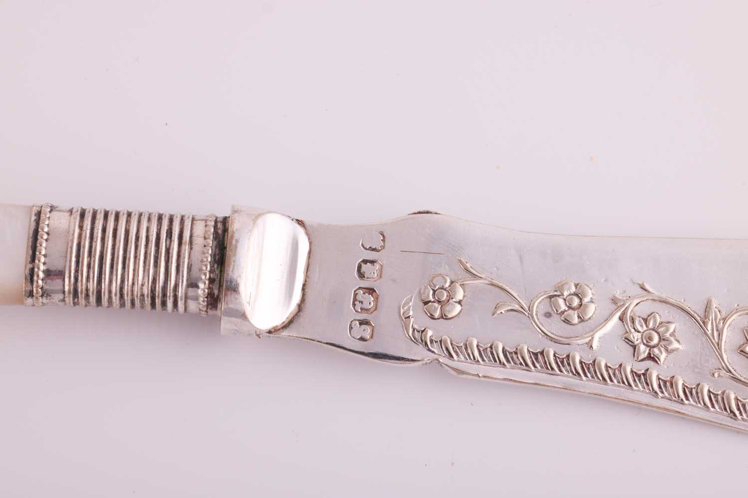 A mixed collection of flatware; six Old English dessert spoons by John Round &amp; Son Ltd, Sheffiel - Image 6 of 7