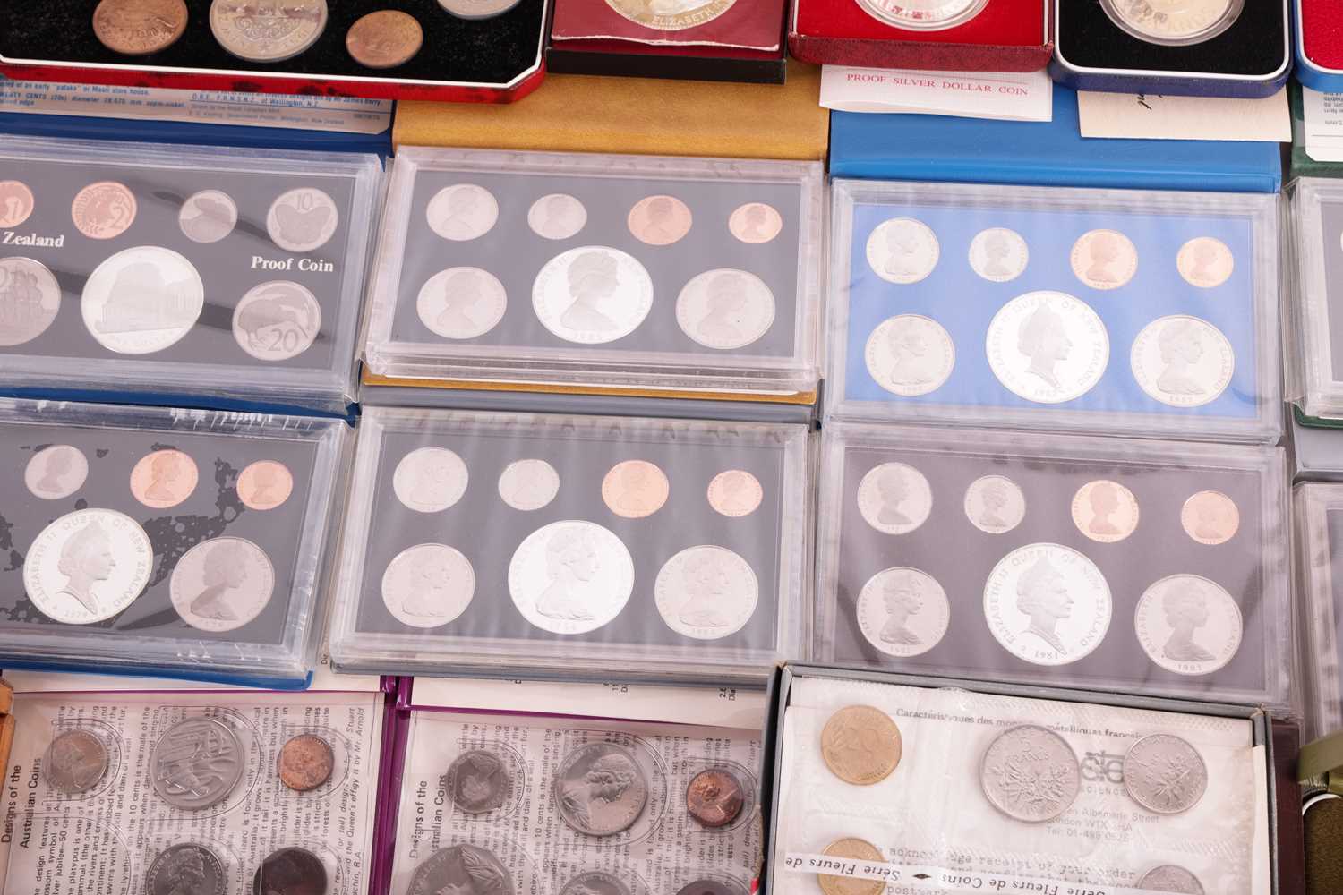 A large collection of commemorative coins and coin sets, to include ten cased New Zealand proof silv - Image 5 of 8
