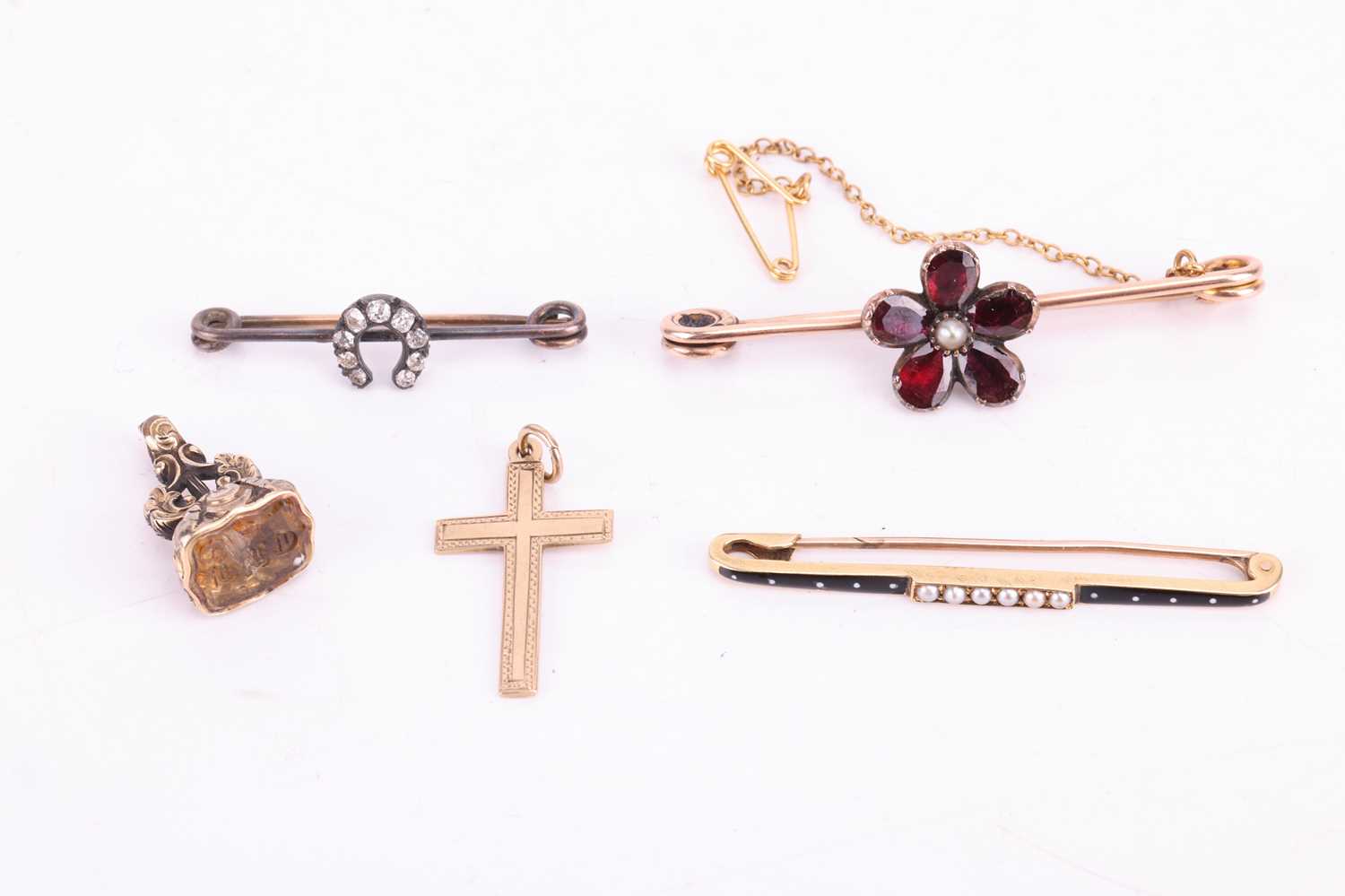 A collection of 19th century and later jewellery, including a garnet pendant in a spray design with  - Image 2 of 6