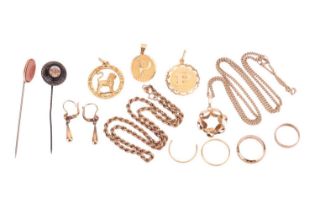 A small collection of jewellery items; to include examples of a 22ct yellow gold wedding band, an in