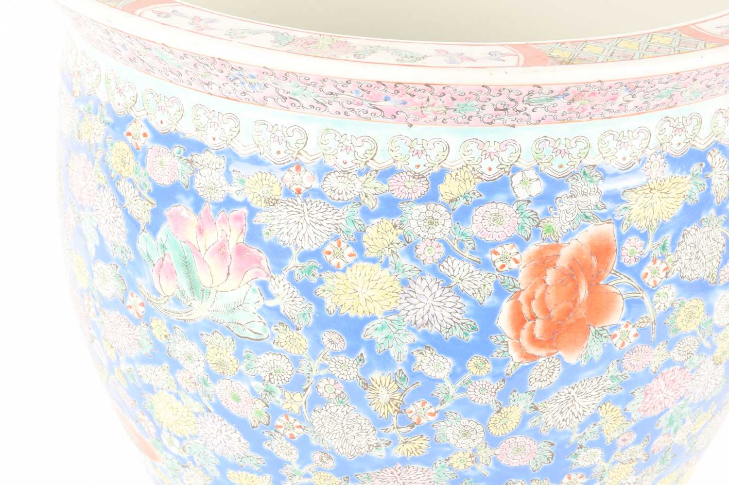 A Chinese Peranakan style famille rose porcelain fish bowl, 20th century, with royal blue and rose p - Image 2 of 11