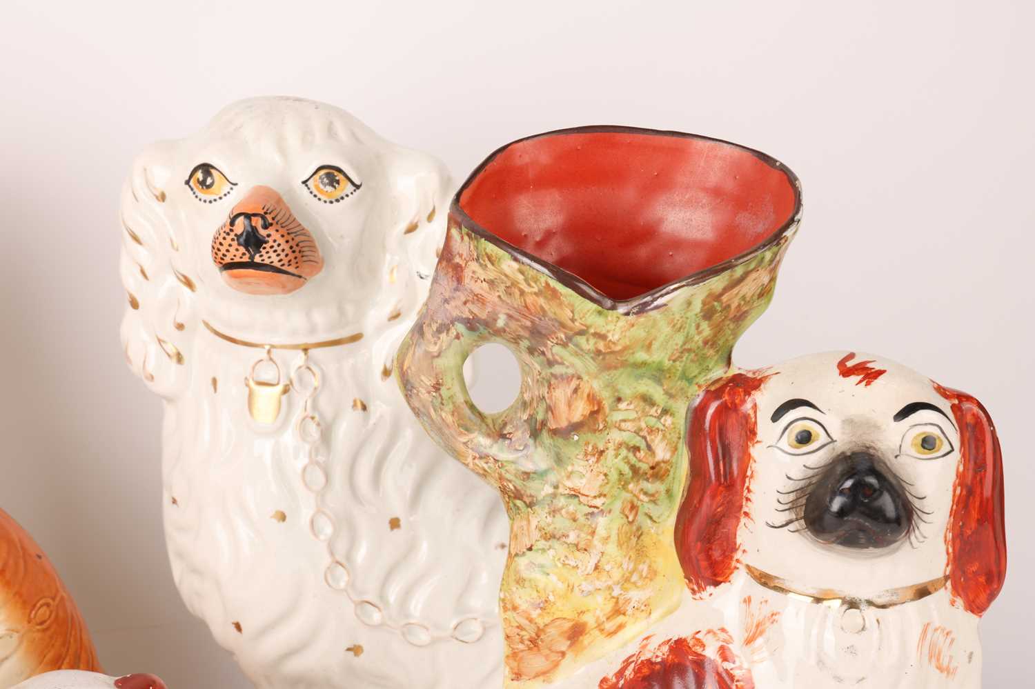 A collection of five pairs of the classic Staffordshire and Staffordshire style King Charles dog fig - Image 5 of 6