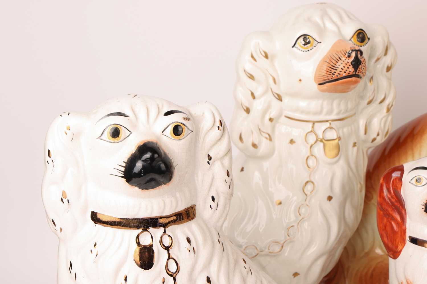 A collection of five pairs of the classic Staffordshire and Staffordshire style King Charles dog fig - Image 4 of 6
