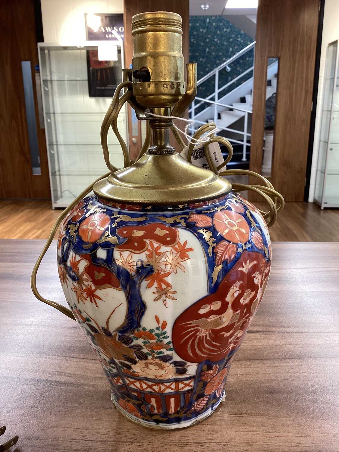 A close pair of Japanese Imari porcelain table lamps, late Meiji period, with carved hardwood stands - Image 10 of 14