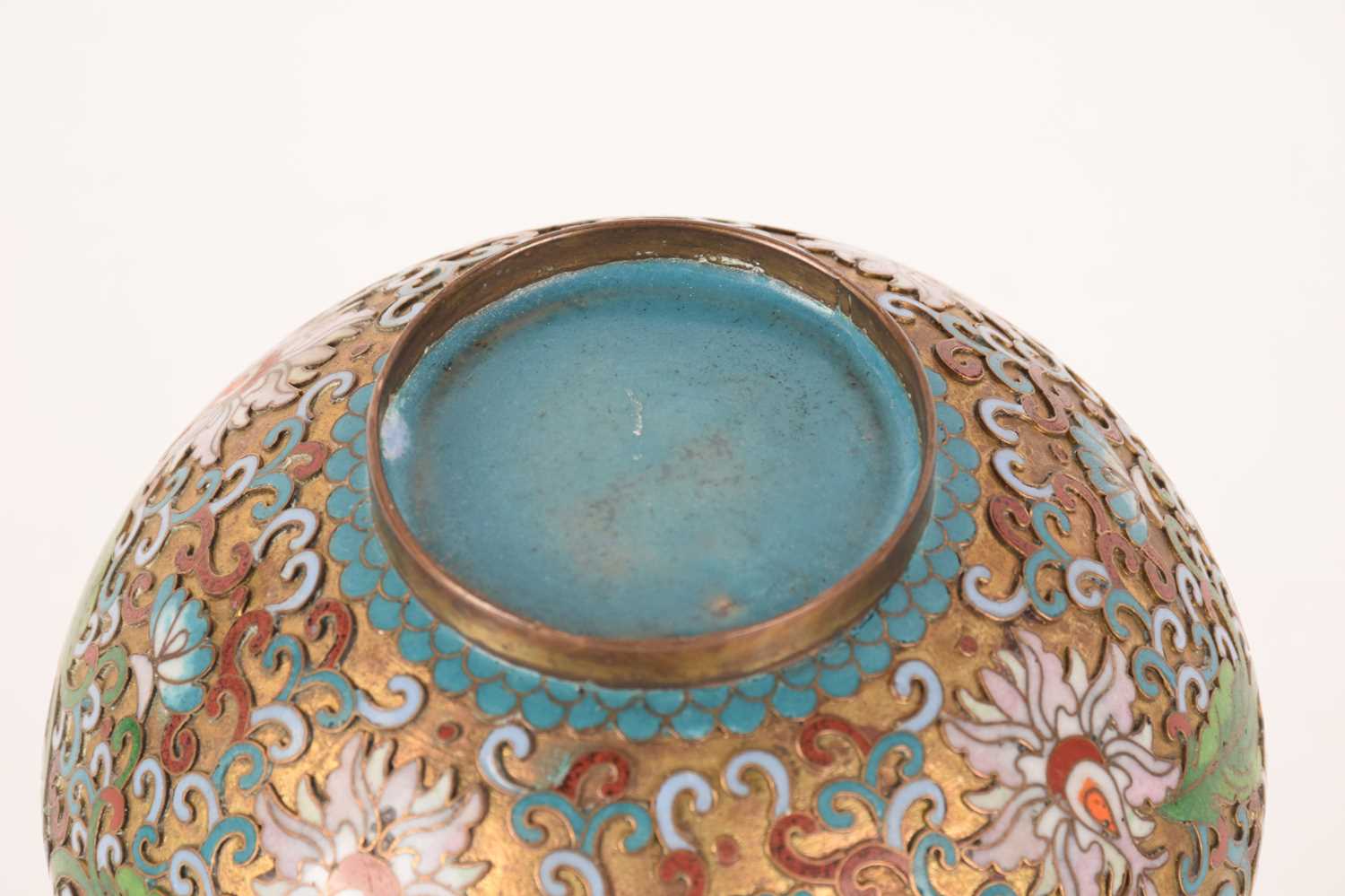 A 20th-century Chinese cloisonne and champleve enamel vase with polychrome enamel scrolls and foliag - Image 7 of 7